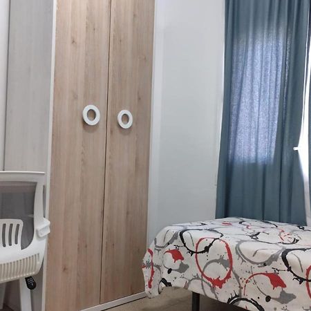 Hostal Ideal Gavà Zewnętrze zdjęcie